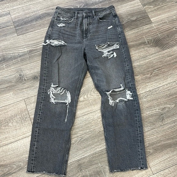 American Eagle Outfitters Denim - American Eagle distressed black/charcoal
Grey Jeans size 4 short